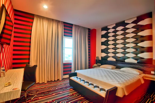 Junior, King Bed, Swiss-Belcourt Makassar 2/2
