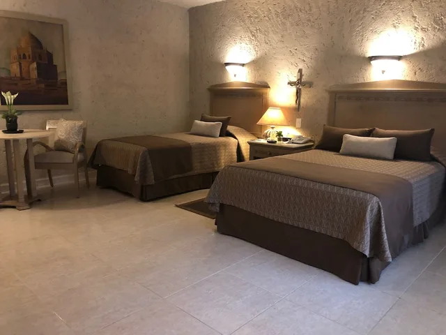 غرفة قياسية بسريرين مزدوجين، Suites Layfer 2/2