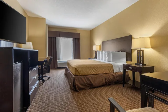 Standard, King Bed, Accessible, Best Western Bastrop Pines Inn 3/7