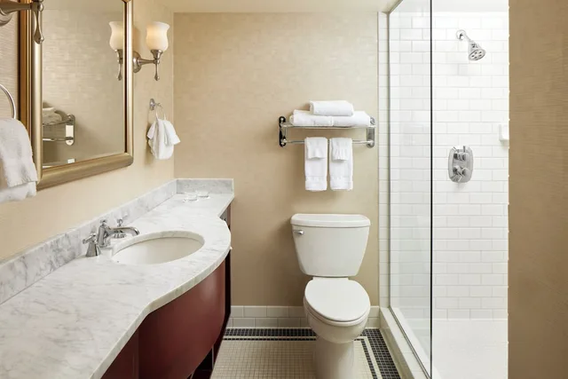 Tower, King Bed, Sofa، The Marcus Whitman Hotel And Conference Center 3/3