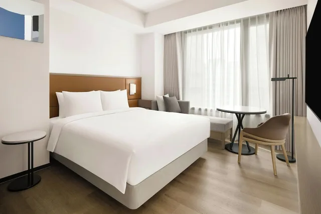 Premier, Queen Bed, City View, AC Hotel by Marriott Seoul Gangnam 1/8