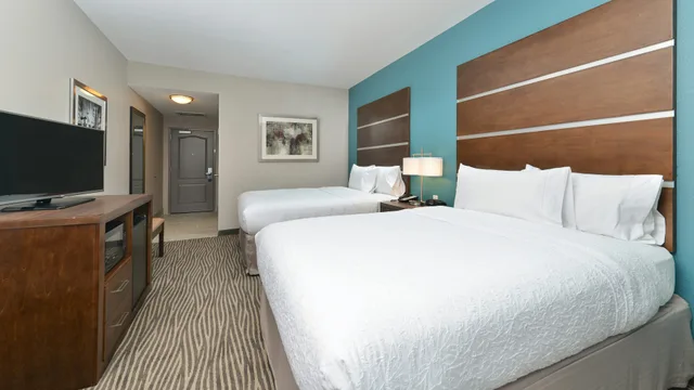 غرفة بسريرين كوين لذوي الإعاقة، Hampton Inn Suites Des Moines Downtown 1/4