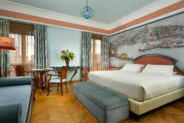 غرفة ديلوكس بسرير كينج، Grand Hotel Savoia Genova, Curio Collection by Hilton 1/10