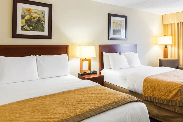 Room, 2 Queen Beds, Accessible, Clarion Hotel Somerset - New Brunswick, NJ 1/2