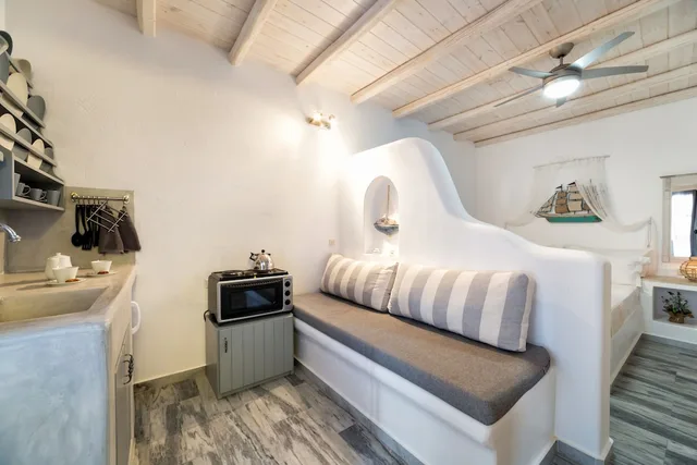 جناح استوديو بسرير مزدوج وسرير فردي بإطلالة جزئية على البحر، Blue Waves Suites & Apartments - To Kyma 6/10
