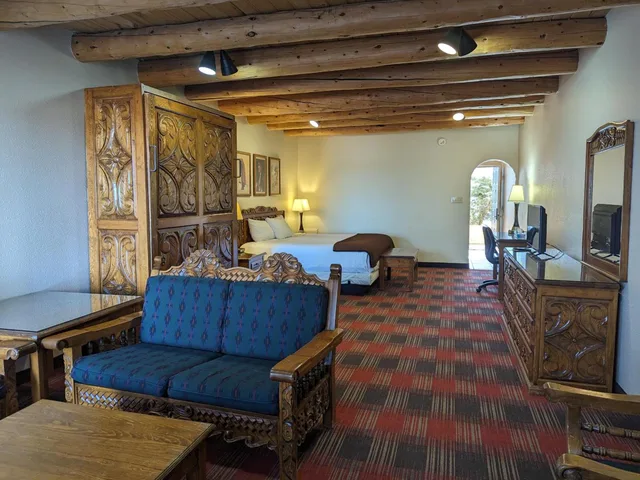 Deluxe, Queen Bed, Sagebrush Inn Suites 2/3