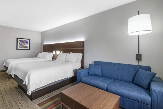 غرفة قياسية بسريرين كوين مع أريكة، Holiday Inn Express Charlotte West - Gastonia, an IHG Hotel 5/7