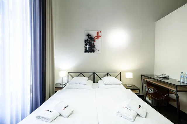 غرفة كلاسيكية بسرير كوين، Home Aparthotel 4/6