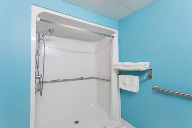 Room, Double Bed, Super 8 By Wyndham Indianola 3/3