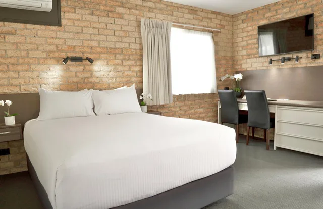 غرفة قياسية بسرير كينج وسرير كوين، Quality Hotel Robertson Gardens 6/10