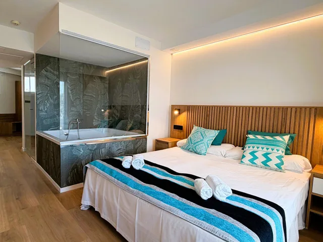 غرفة ديلوكس بحوض جاكوزي، WelikeHotel Triton beach 1/4