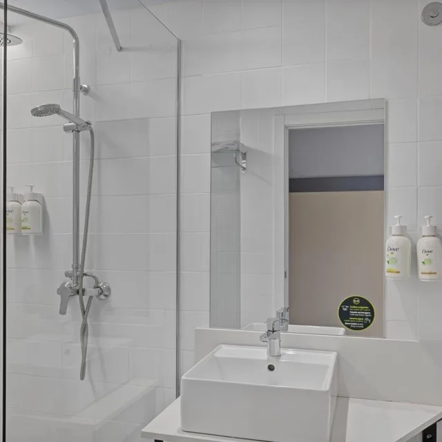 Superior, Double Bed, B&B HOTEL Girona 2 8/9