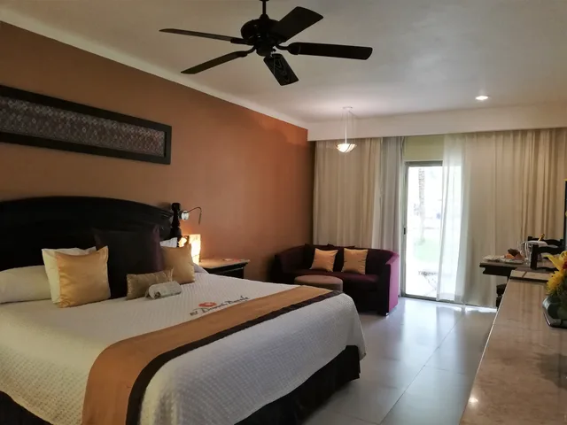 جناح جونيور على الشاطئ مباشرة، El Dorado Royale A Spa Resort All Inclusive 1/3