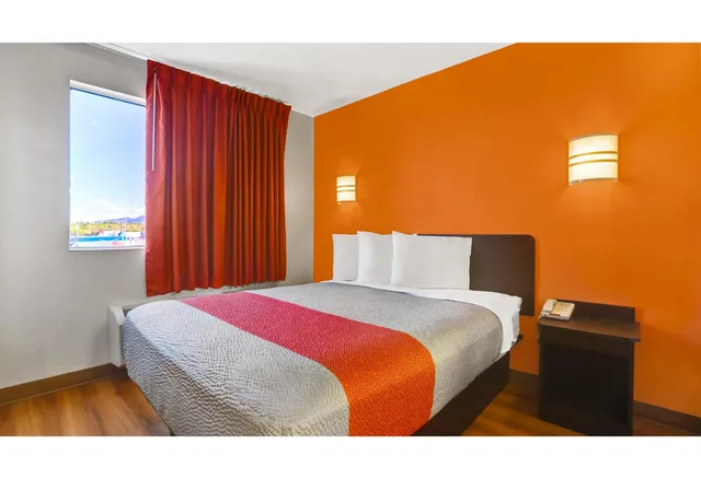 1 Queen Bed - Non-Smoking, Hearing Impaired، Motel6 Benson, AZ 3/8