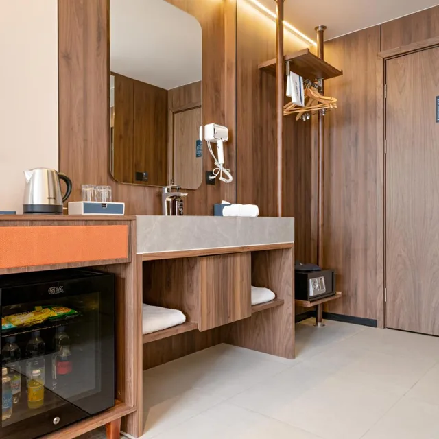 غرفة ديلوكس بسرير مزدوج، Model J Hotel Jakarta Central Park 4/4