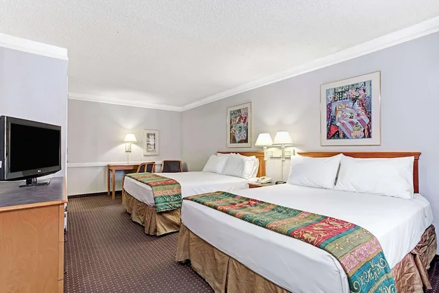 غرفة بسريرين كوين، Days Inn by Wyndham Tucson City Center 1/3