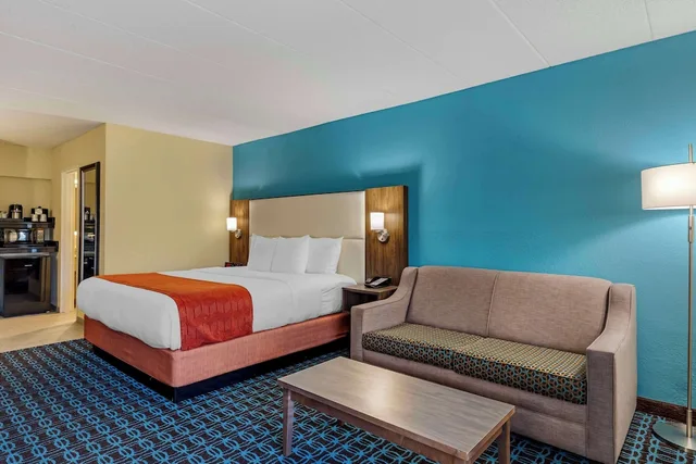 غرفة قياسية بسرير كينج مع أريكة، Best Western Plus North Shore Hotel 2/4
