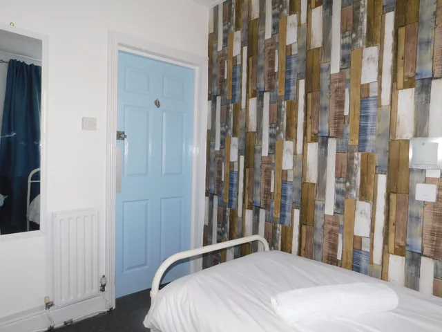 غرفة مفردة بسرير فردي بحمام خاص، St. Weonards Hotel 2/4