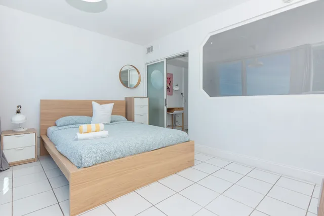 Premier, Studio, Suite, Girasole Apartments 9/10