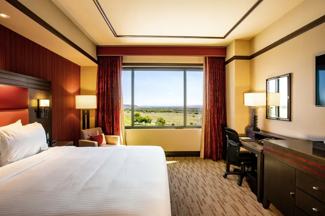 غرفة ديلوكس بسرير كينج، Santa Ana Star Casino Hotel 1/4