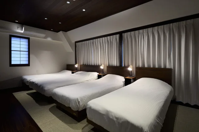 غرفة كومفورت بسرير مزدوج وسريرين منفصلين مع سرير سحّاب إضافي، Shinjuku City Hotel N U T S 5/6
