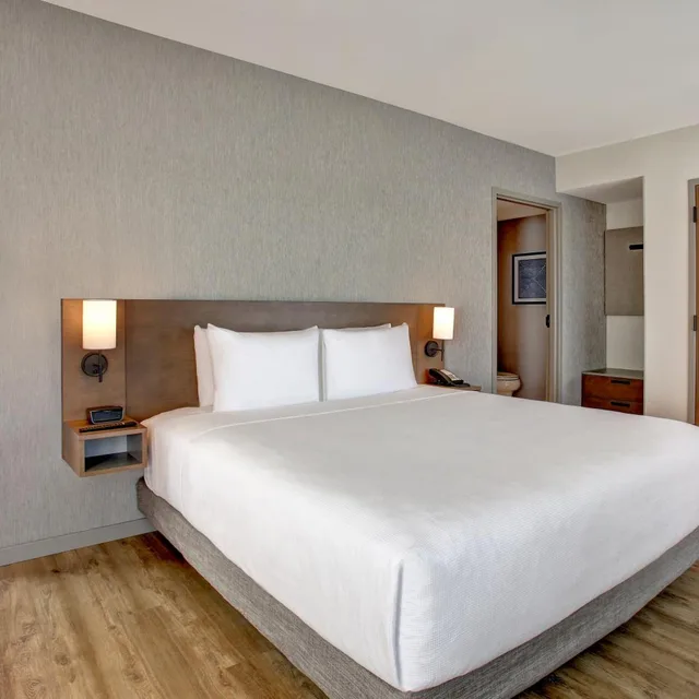 جناح بسرير كينج مع أريكة لذوي الإعاقة، Hyatt Place at Wichita State University 1/2