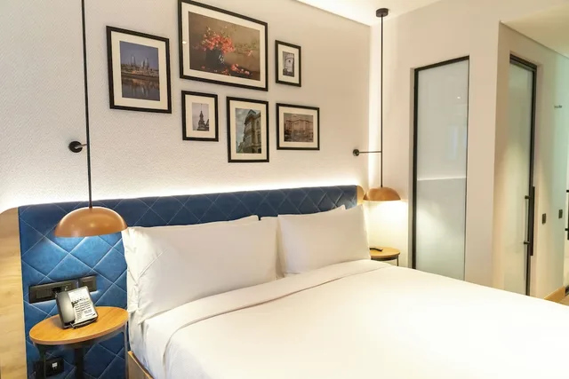 Room, King Bed, Atrium View, Accessible، Hilton Garden Inn Baku 3/4