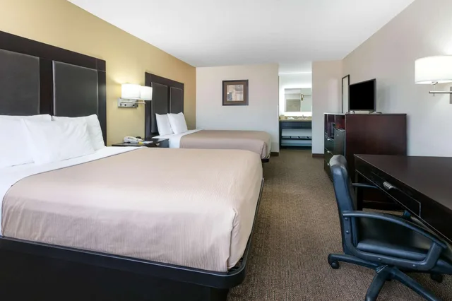 غرفة قياسية بسريرين كوين للمدخنين، Days Inn By Wyndham Granbury 4/5