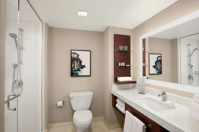 غرفة بسريرين كوين، Delta Hotels By Marriott Thunder Bay 3/9