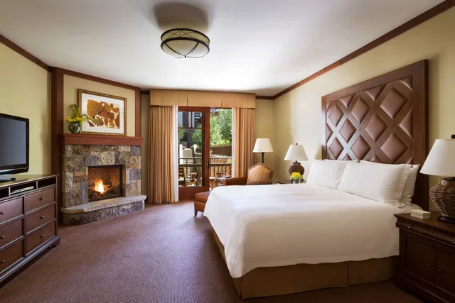 Resort, King Bed، Four Seasons Resort and Residences Vail 1/5
