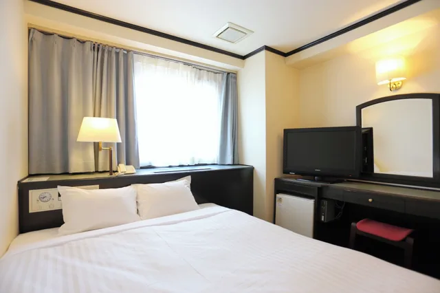 غرفة كبيرة مفردة بسرير مزدوج في المبنى الرئيسي للمدخنين، Hotel Castle Inn Suzuka 1/3