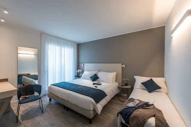 شقة بسرير كينج بغرفة نوم واحدة بمطبخ صغير، Hesperia Hotel & Residence 1/3