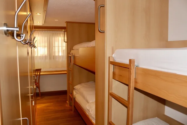 غرفة عائلية بسرير كينج وأسرّة بطابقين، Hotel Mountain Paradise 4/4