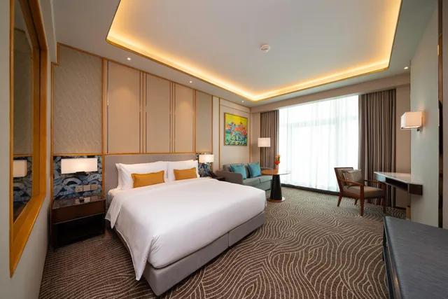 Room, Triple, King Bed, Fili Hotel at NUSTAR Resort & Casino Cebu 5/9