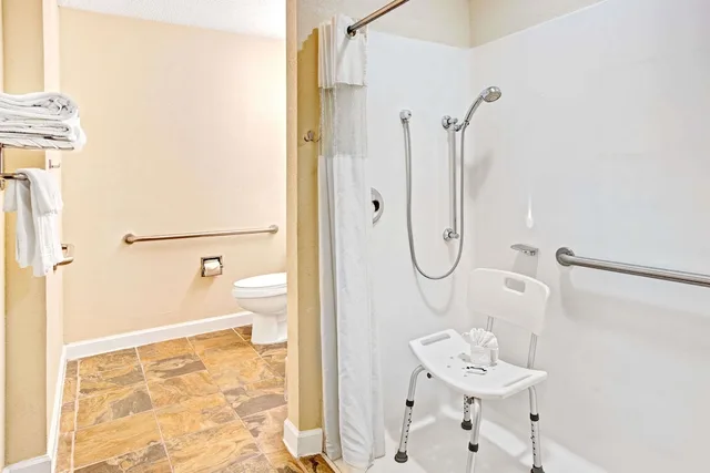 غرفة قياسية بسريرين كوين لذوي الإعاقة، Microtel Inn & Suites by Wyndham Statesville 5/5