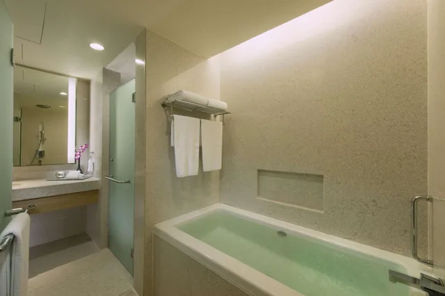 جناح بشرفة، Doubletree By Hilton Kuala Lumpur 3/4