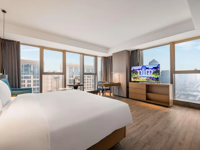 Privilege, King Bed, Mercure Xining Haihu CBD 4/9