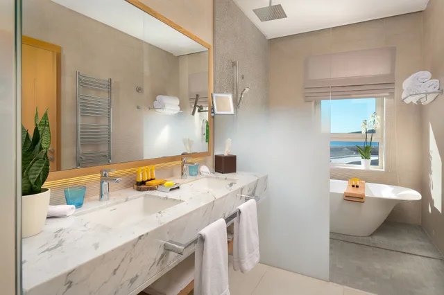 غرفة غراند ديلوكس بسرير كينج بإطلالة على البحر، The Chedi Lustica Bay Hotel 8/10