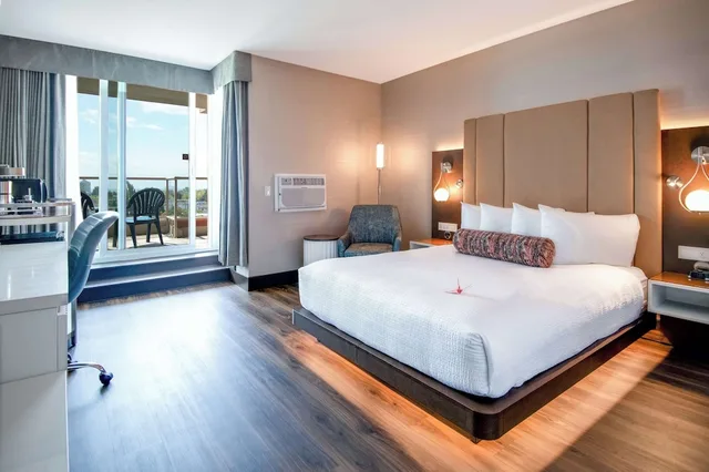 Coast, Premium, Queen Bed، Coast Victoria Hotel Marina By Apa 3/8