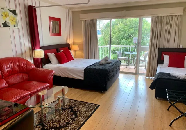 غرفة سوبيريور ثلاثية، Outrigger Resort 3/6