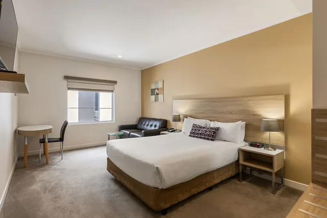 غرفة تنفيذية بسرير كوين، Atlantis Hotel Melbourne 1/8