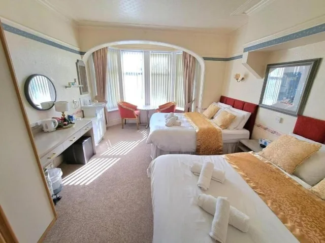 غرفة عائلية بسريرين مزدوجين، OYO Lily Hotel Blackpool 2/5
