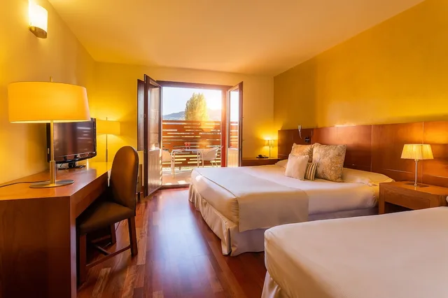 Room, Triple, Single, 3 Beds, Hot Tub، Izan Puerta De Gredos 2/3