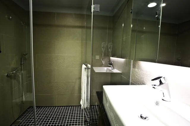 Economy, Twin Beds, No Window، Fine Hotel 3/3