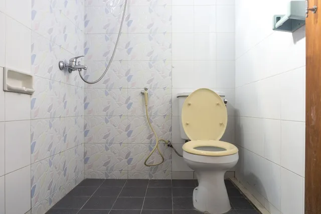 Standard, Double Bed, OYO 942 Srikandi Hotel 6/6