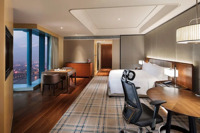 Deluxe, Executive, King Bed, River View, Hilton Fuzhou 5/10