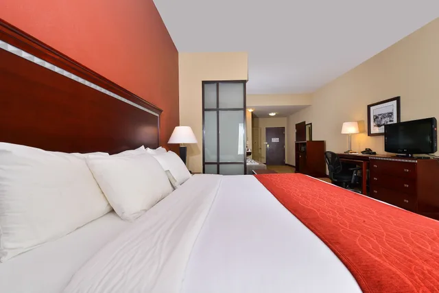 Upgrade, Suite, King Bed, Accessible، Comfort Suites At Lake Worth 2/7