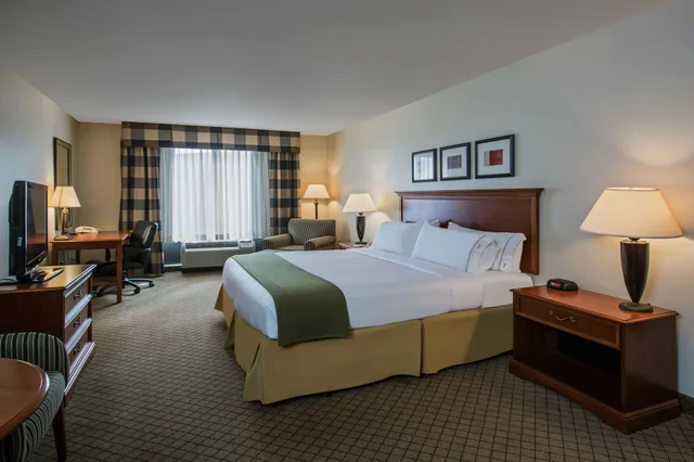 غرفة قياسية بسرير كوين، Holiday Inn Express Hotel and Suites Jackson - Flowood 2/2