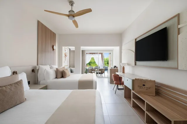 Preferred Club, Swim Out, Junior Suite, Double Bed، Dreams Royal Beach (former Now Larimar) 1/3
