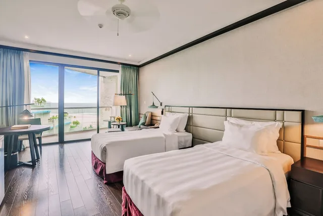 غرفة ديلوكس بسريرين منفصلين بإطلالة على البحر، Vinpearl Resort and Golf Nam Hoi An 3/10